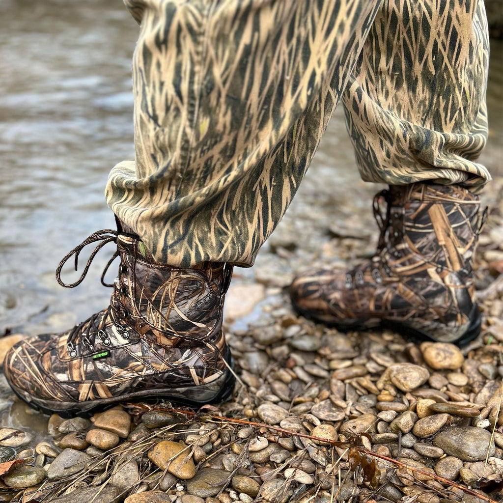 The upper of 8Fans hunting boots is made of 900D Oxford fabric and is water resistant